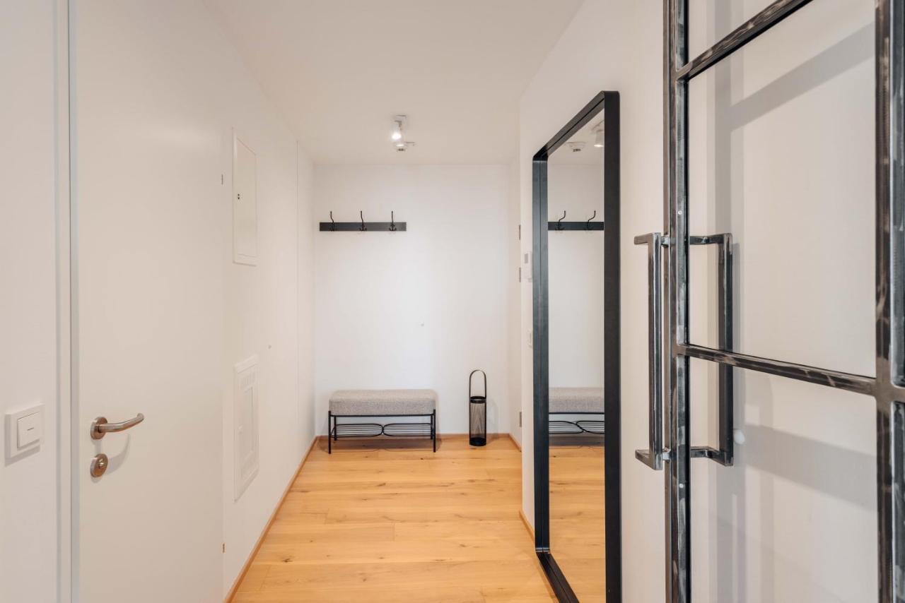 Design With Amazing View Over 2 Wien